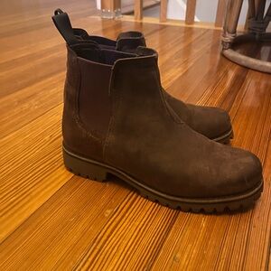 Chaco field chelsea, size 8 woman’s, chocolate merlot